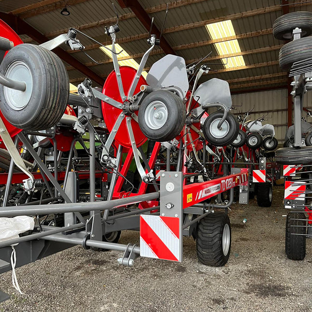 Massey Ferguson 1028X Tedder – 10.2m Working Width, 8 Rotors