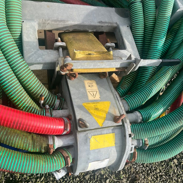 SlurryKat 7.6M Dribble Bar with Macerator – Efficient Slurry Distribution!