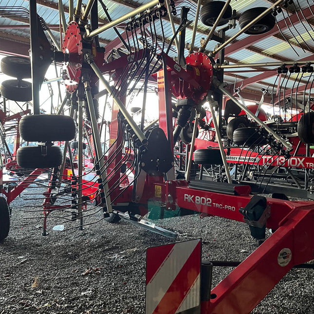 Massey Ferguson 802 Rake – 8M Working Width, Hydraulic Folding