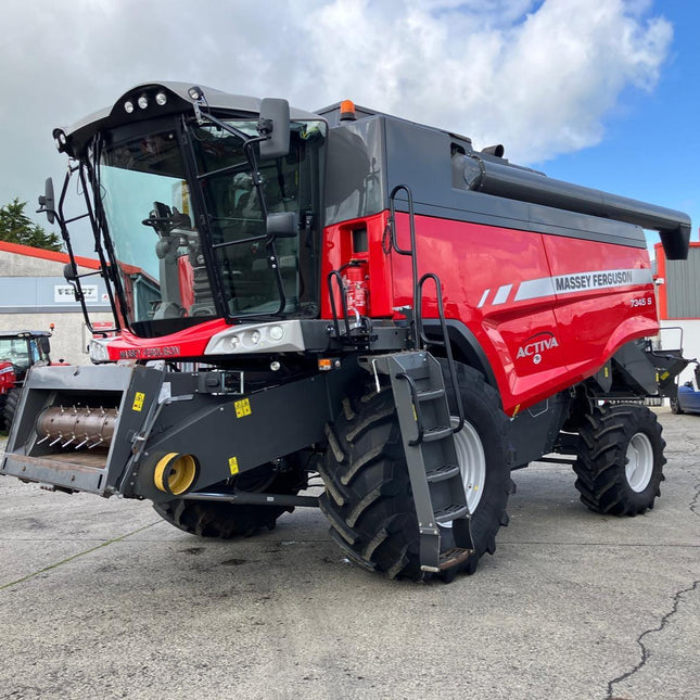2018 Massey Ferguson 7345 Activa Combine – 18ft Header, 850 Thresher Hours