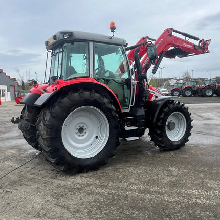 Massey Ferguson 5S.145 – 2022 – 680 Hours – Dyna-4 – Loader – As New