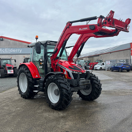 Massey Ferguson 5S.145 – 2022 – 680 Hours – Dyna-4 – Loader – As New