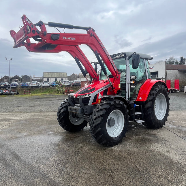 Massey Ferguson 5S.145 – 2022 – 680 Hours – Dyna-4 – Loader – As New
