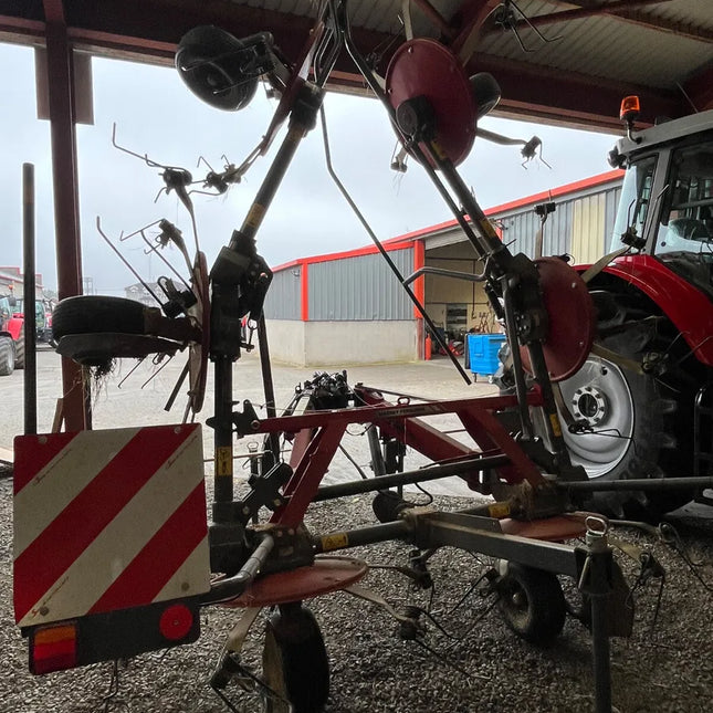 Massey Ferguson 776X Tedder – Ex-Demo, Under 100 Acres Use, As-New Condition